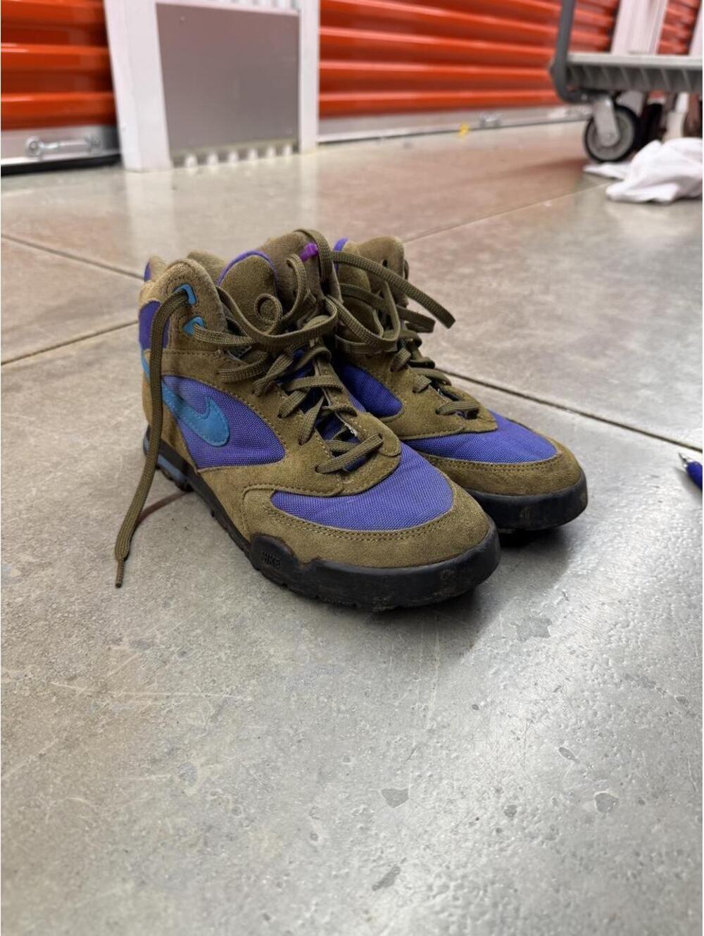 vintage nike 1990s caldera hiking brown and blue boots size 8 WOMENS